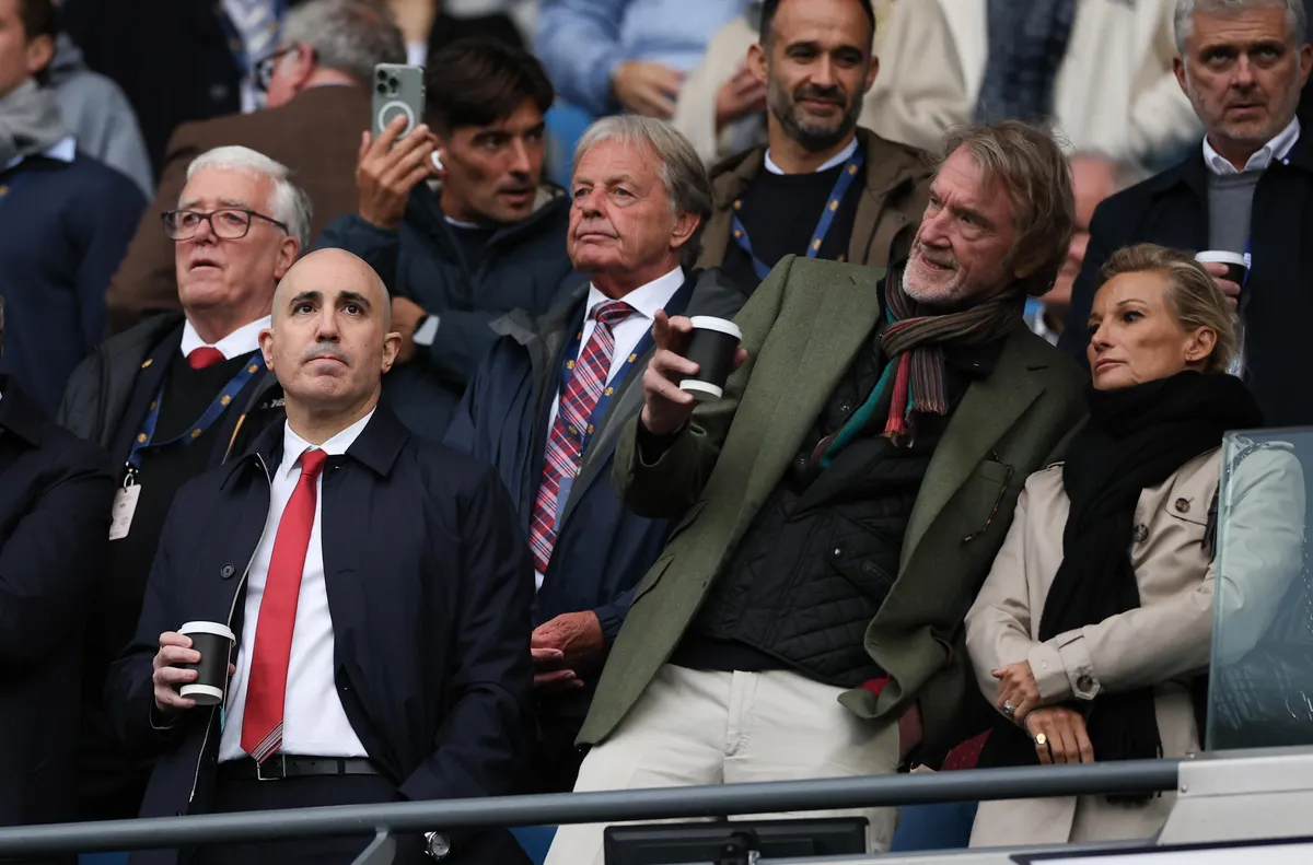 Юнайтед ще играят приятелски мачове, за да запълват дупките в бюджета