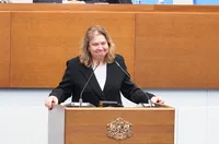 Киселова към Насар: Продължавайте все така уверено да печелите битки