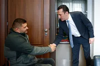 Министърът на младежта и спорта Иван Пешев награди с парична премия световния Ружди Ружди