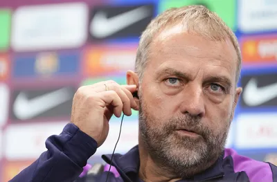 Флик отрече да има скандал в Барселона заради Ямал