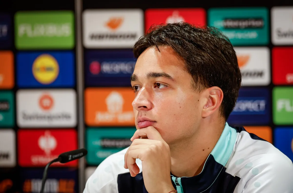 Петър Станич: Не сме свикнали на изкуствен терен