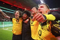 Драма с дузпи във Франкфурт, Дортмунд ликува