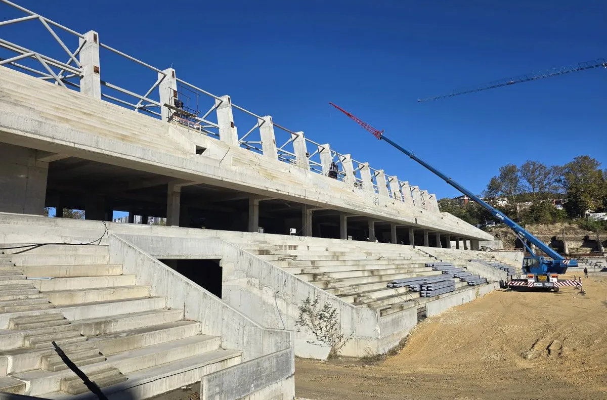 Започна монтажът на конструкциите за козирките на стадион „Арена Варна“ (СНИМКИ и ВИДЕО)