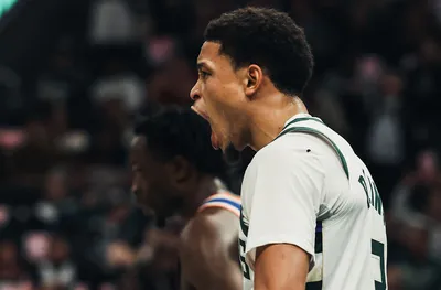 Райън Ролинс вкара реродните в кариерата си 32 точки за победата на Милуоки