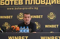 Илиян Филипов надъхва Ботев Пд преди дербито: Оставете всичко на терена – пот, глас, енергия