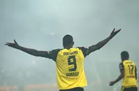 Борусия (Дортмунд) удари Аугсбург за второ място в Бундеслигата (ВИДЕО)