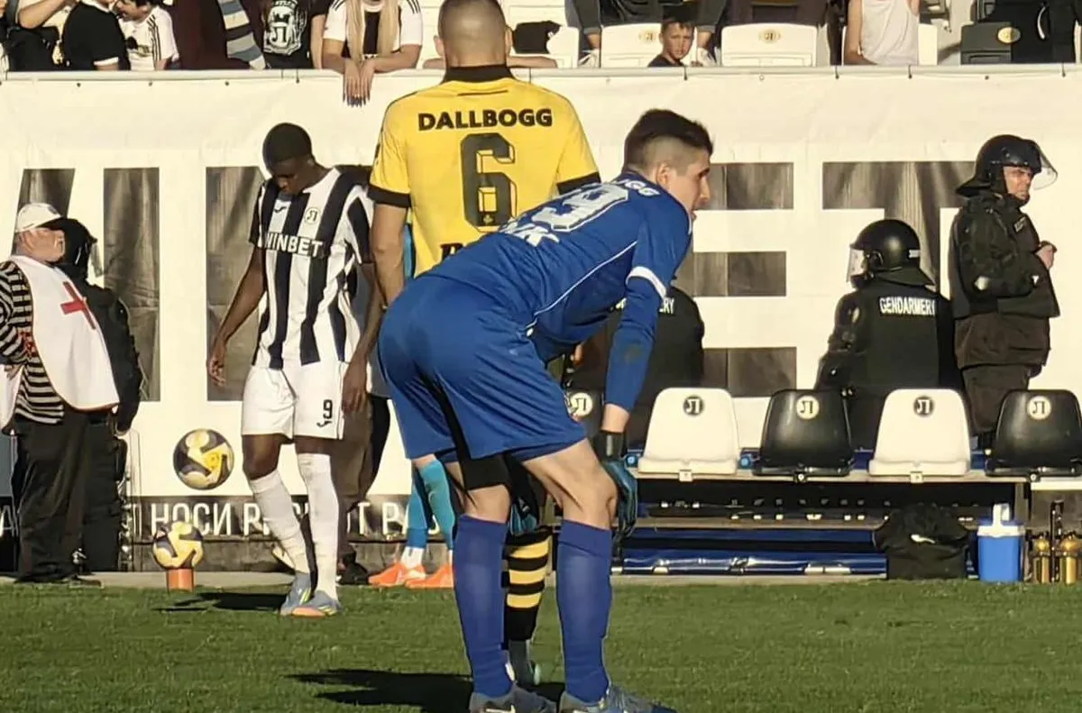 Край: Грозна сцена прекрати дербито на Пловдив! (ВИДЕО)