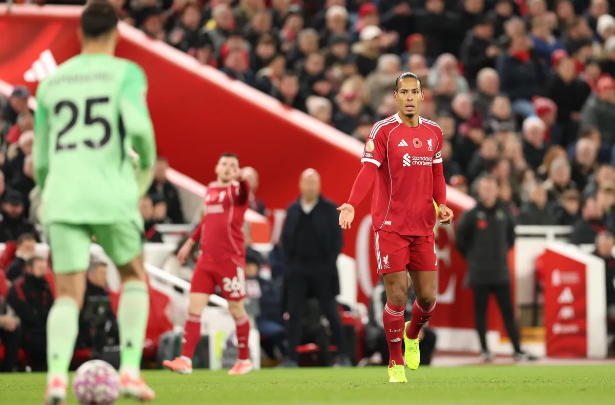 Ван Дайк отвърна на Рууни