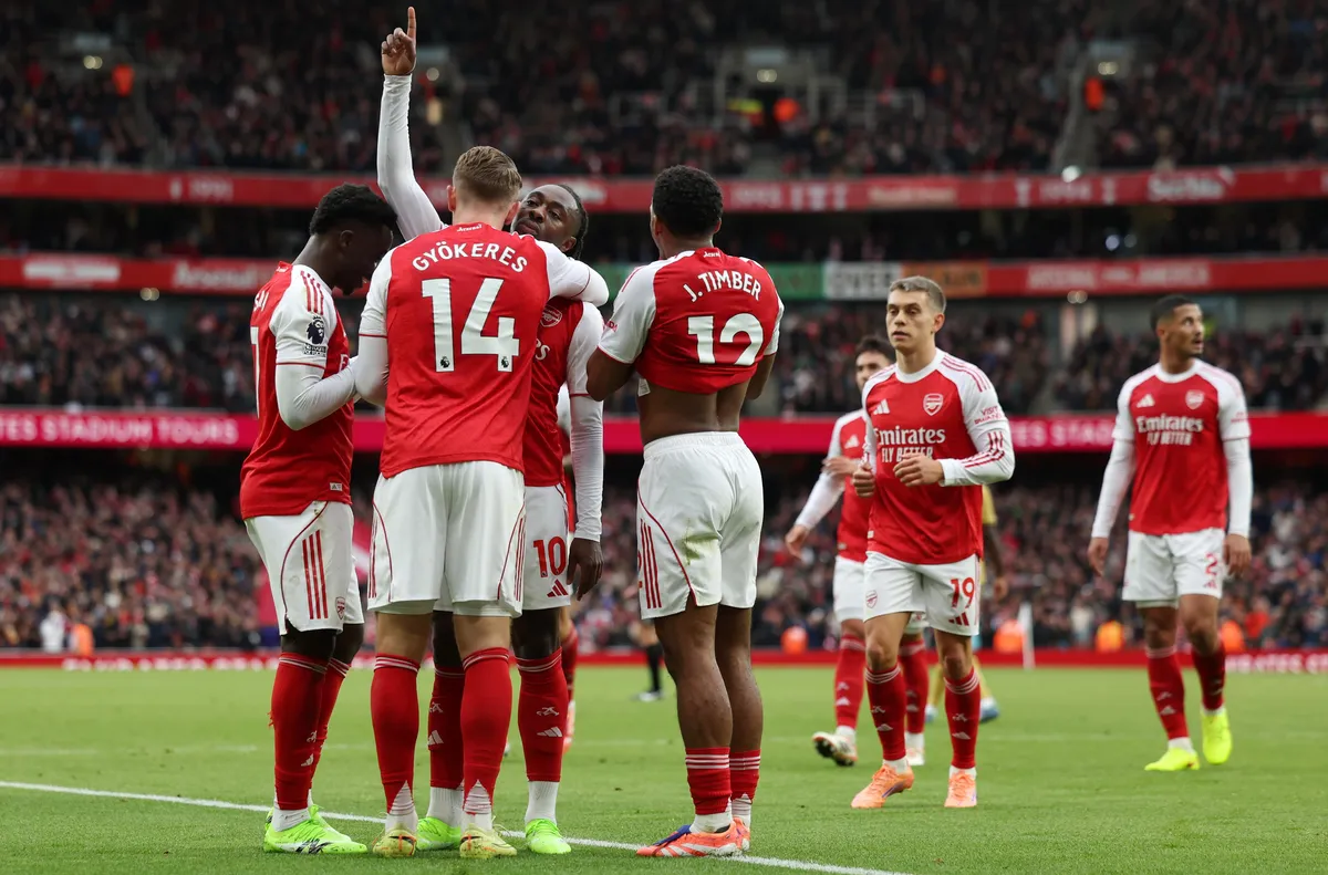 Гари Невил каза кой отбор може да спре Арсенал за титлата