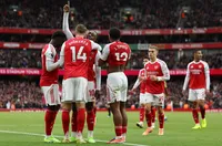 Гари Невил каза кой отбор може да спре Арсенал за титлата