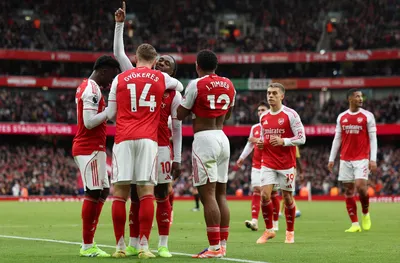 Гари Невил каза кой отбор може да спре Арсенал за титлата