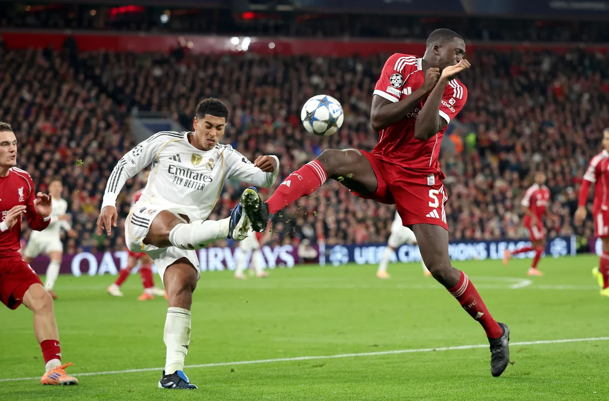 Белингам защити Трент след освиркванията в Ливърпул