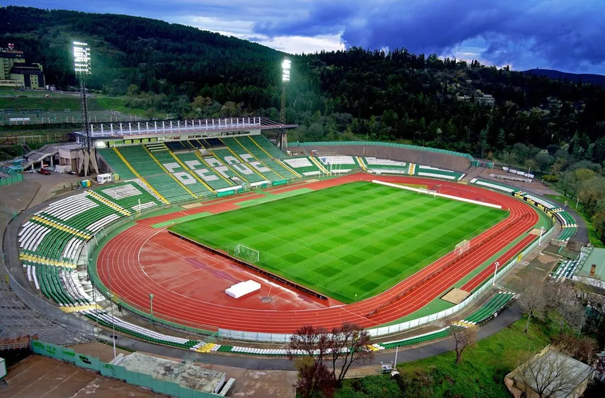 В Стара Загора: Ремонтните дейности по спортна база "Берое" вървят по план