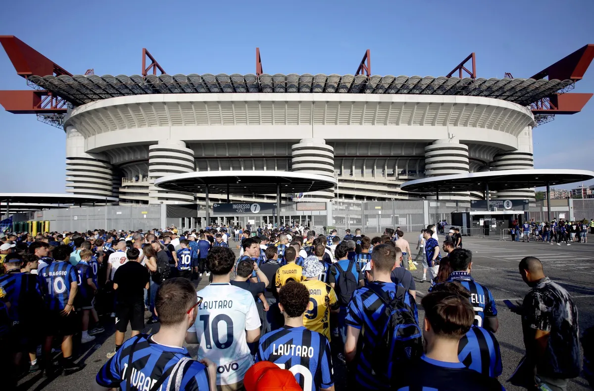 Официално: Интер и Милан откупиха стадиона в Милано от Общината