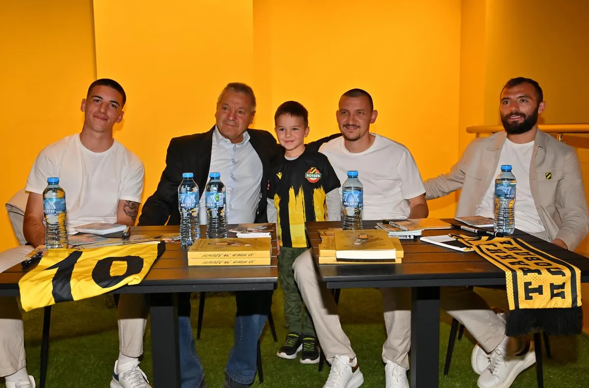 Захтински представи автобиографията си в клубния магазин на Ботев Пд