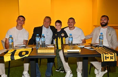 Захтински представи автобиографията си в клубния магазин на Ботев Пд