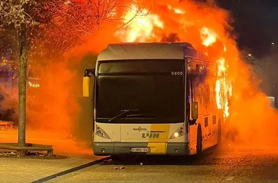 Арестуваха фен на Барса заради палеж на автобус с хора преди мача с Брюж