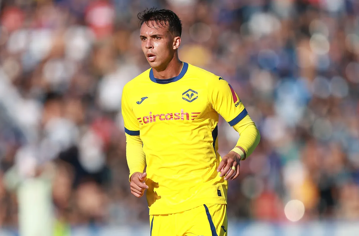 Борусия (Дортмунд) впери поглед в млад голаджия от Серия A