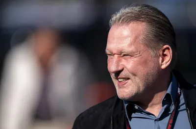 Йос Верстапен даде съвет на Оскар Пиастри