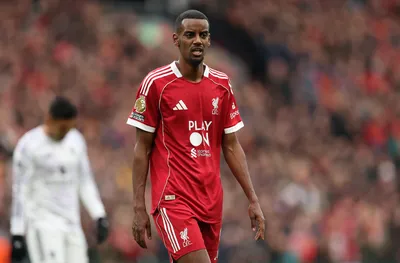 Исак се върна към тренировки с Ливърпул