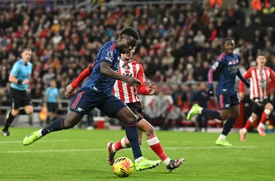 Съндърланд се оказа "черна котка" и за  Арсенал, попари лондончани с гол в края