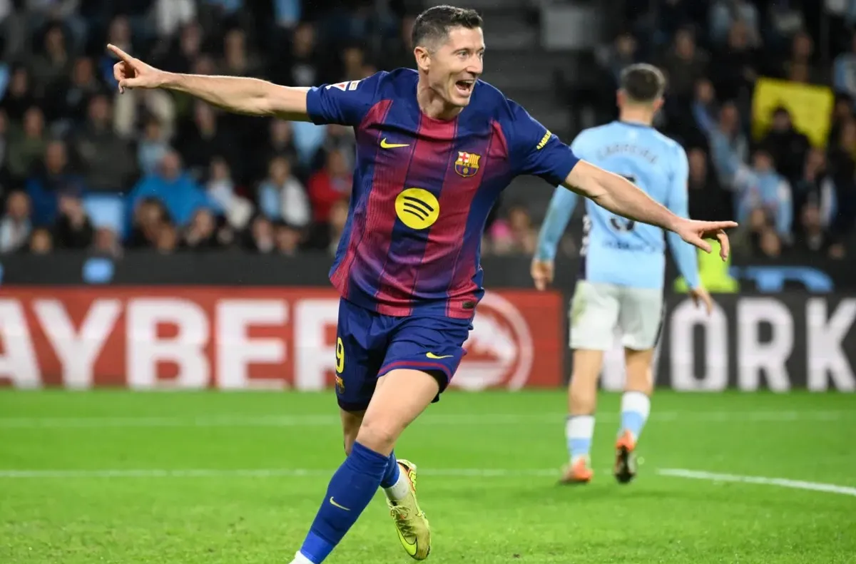 Роберт Левандовски отбеляза хеттрик Барселона победи Селта с 4 2 във