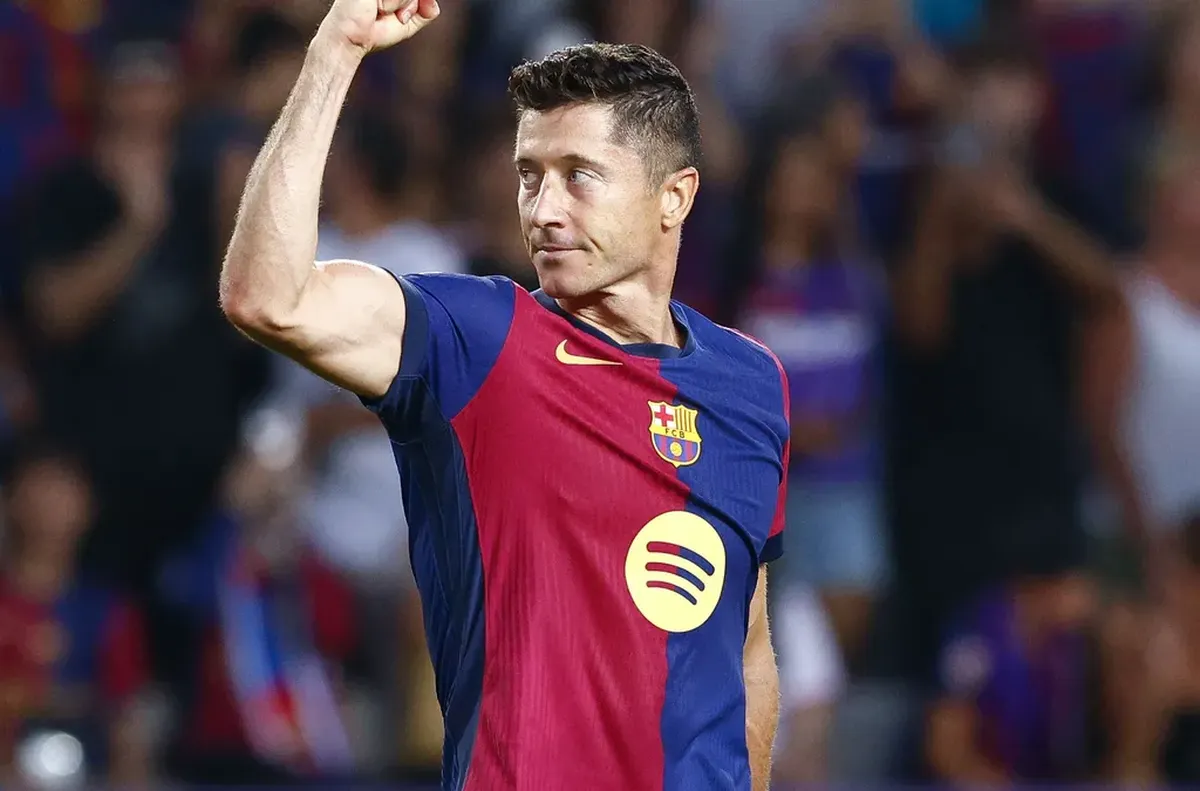 Левандовски изпревари Неймар, гони Стоичков