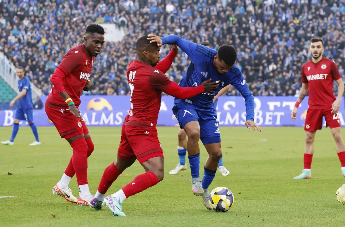 Агентите на Майкон пристигат за преговори с Левски