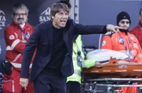 Конте няма да си ходи от Наполи