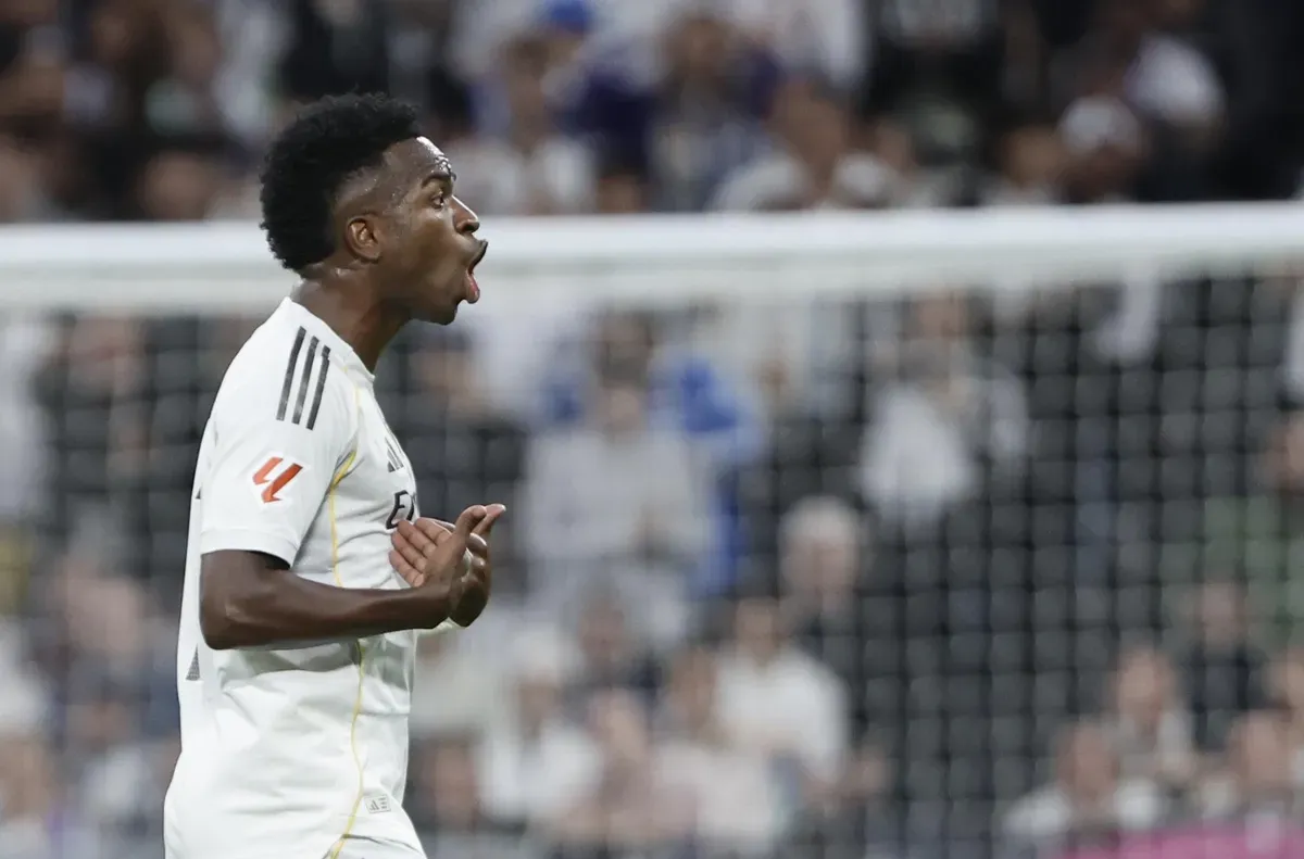 Конфликт между Винисиус и фенове на Райо Валекано