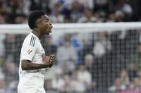 Конфликт между Винисиус и фенове на Райо Валекано