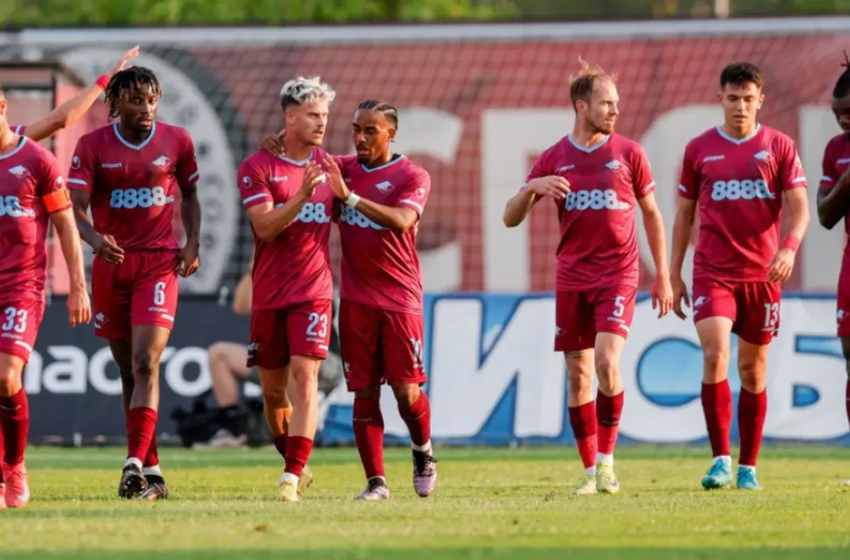 Септември оправи документите на новия си треньор