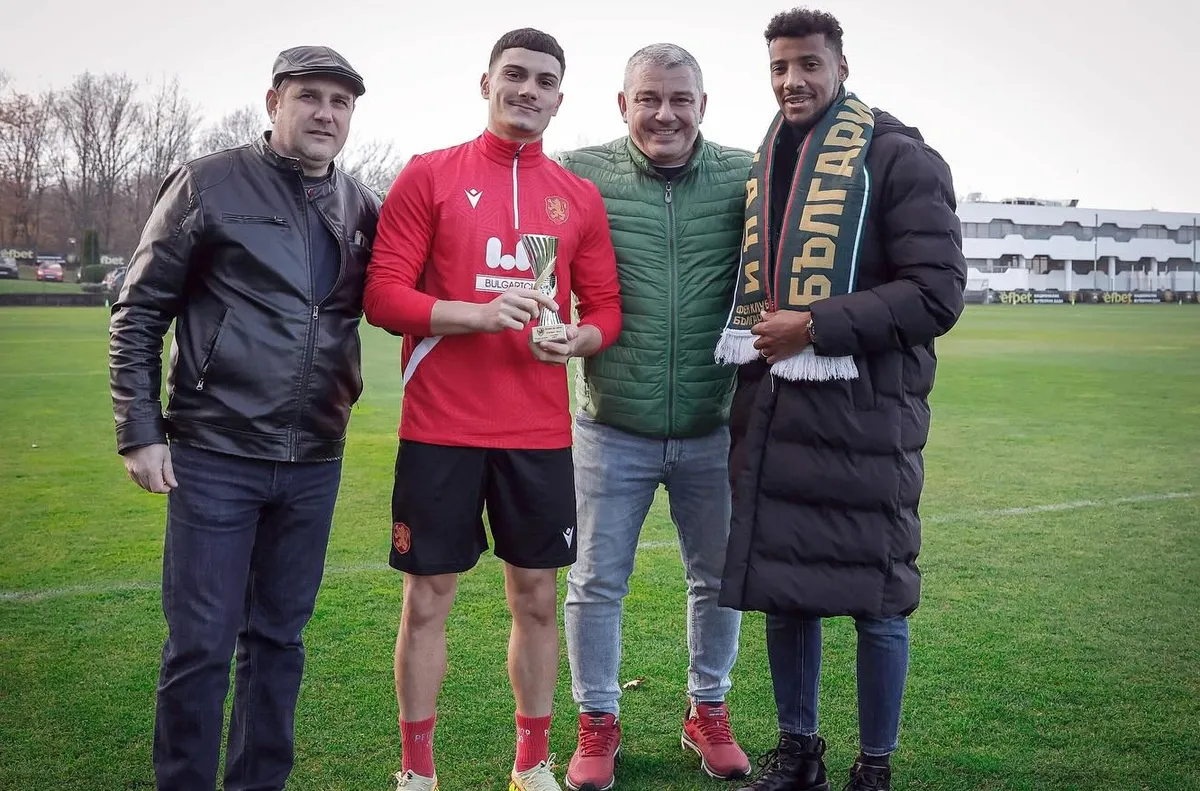 Младежки национал с награда преди мача с Шотландия