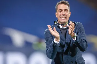 Веласкес подписа с агентите на Аморим