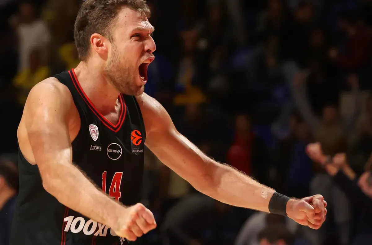 Отличен Везенков за победа на Олимпиакос в Евролигата (ВИДЕО)