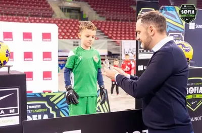 Благородно! ЦСКА подкрепя млад вратар с автоимунно заболяване