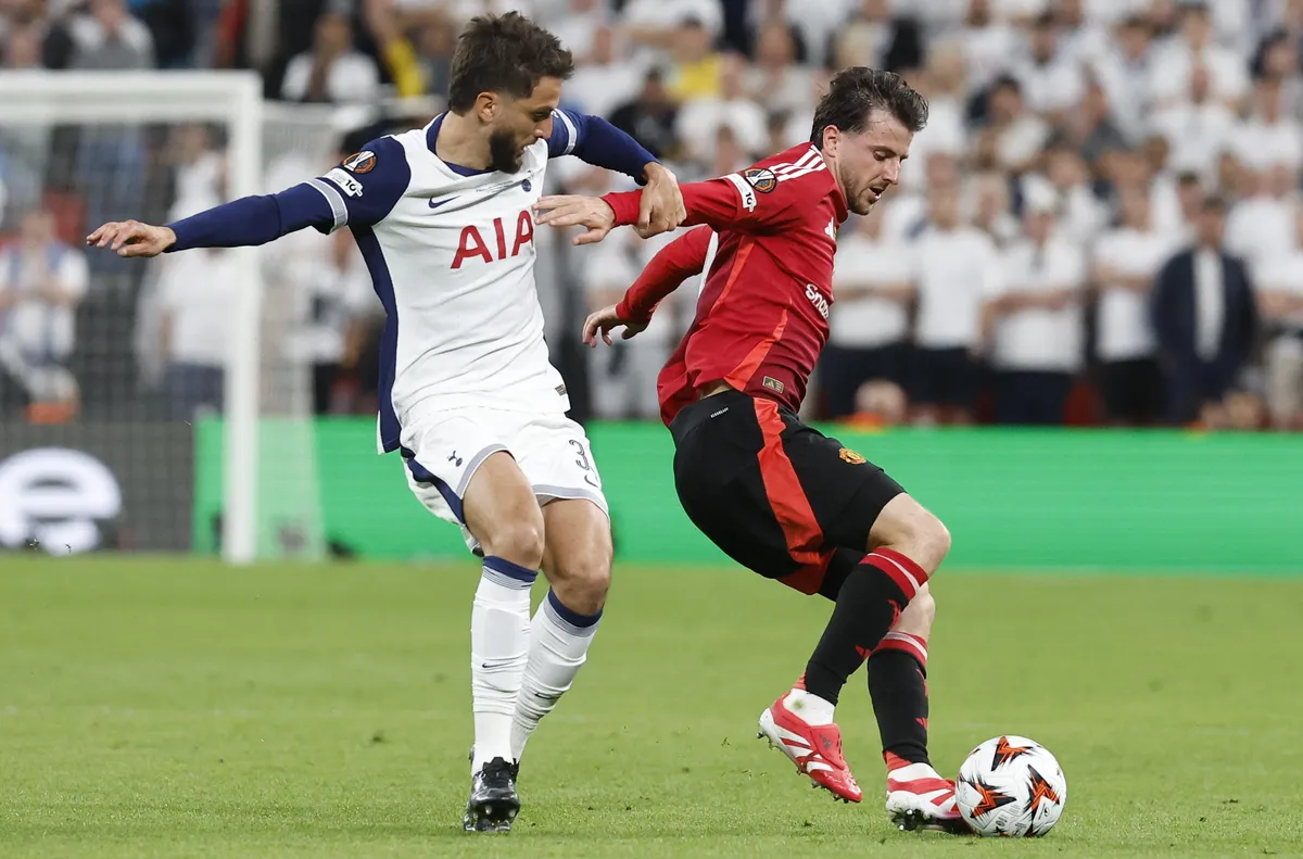 Арестуваха фен на Тотнъм, обиждал Мейсън Маунт от Юнайтед