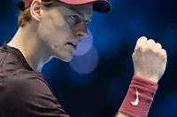 Яник Синер е първият финалист в Торино!