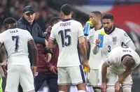 Тухел: Моля без червени картони