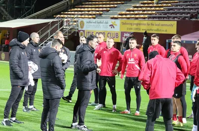 Младежите с официална тренировка в Шотландия