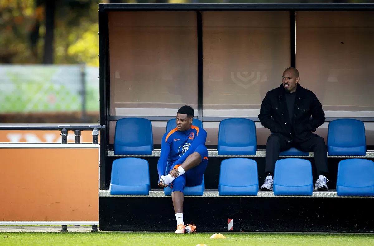 Дъмфрис виси за дербито с Милан