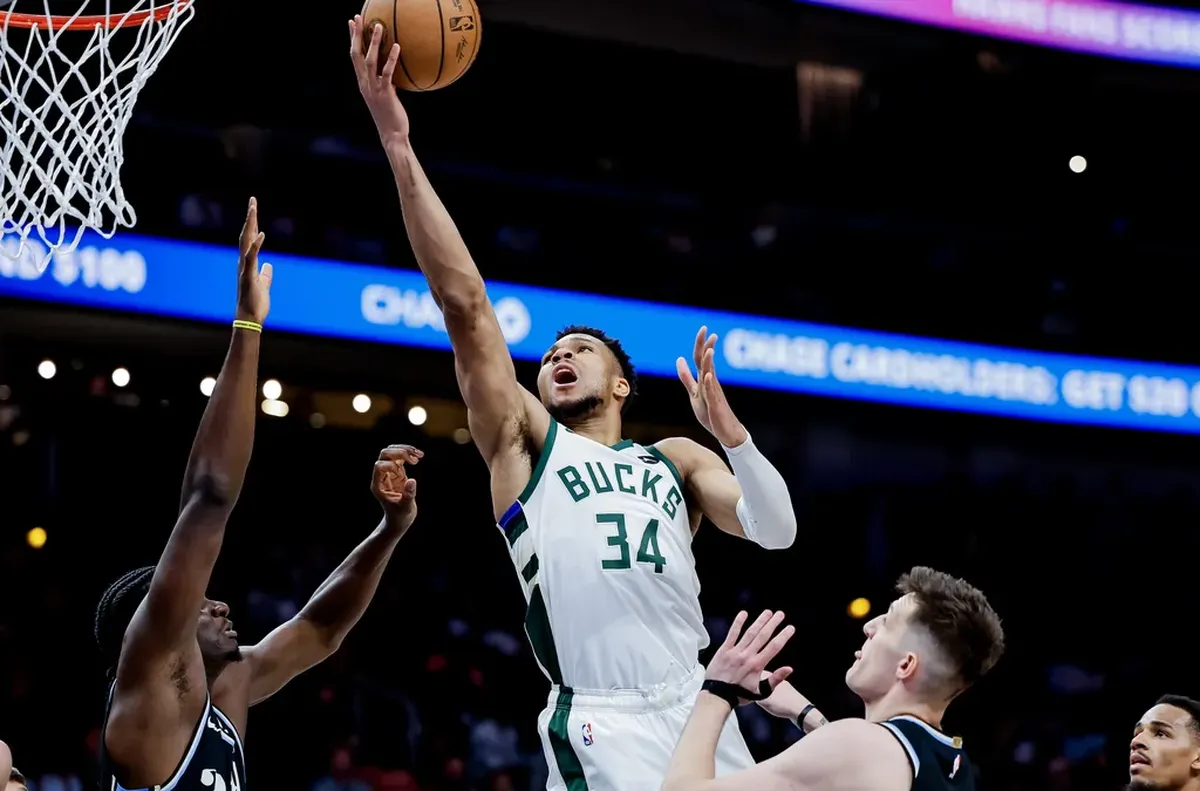 Янис Адетокумбо аут за две седмици