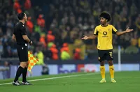 Глобиха нападател на Дортмунд заради притежание на оръжие