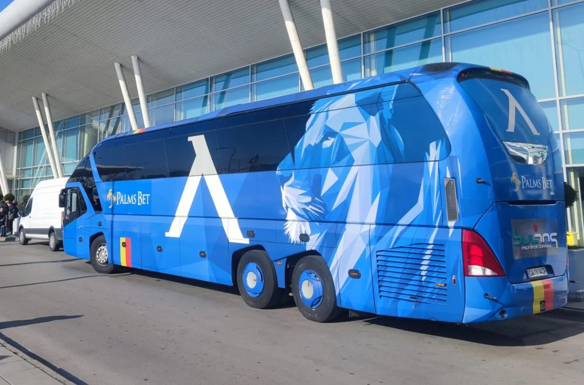 Левски продава стария автобус на клуб от Втора лига