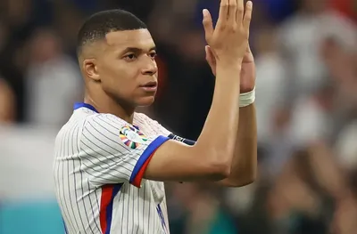 Мбапе поздрави играч №1 на Африка