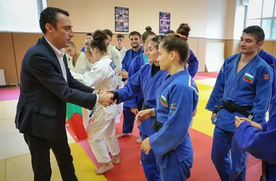 Иван Пешев изпраща каратеките ни на Световно