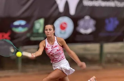 Денчева е на 1/2-финал при двойките в Гърция, Янева е 1/4-финалистка в Словакия