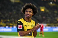 Манчестър Юнайтед насочва усилията си към Адейеми от Борусия (Дортмунд)