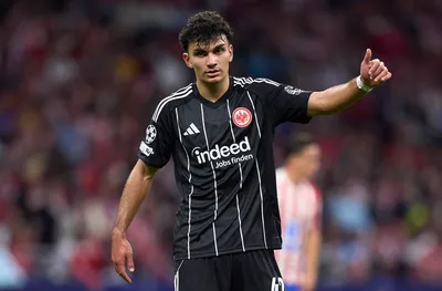 Младата надежда на Айнтрахт Джан Узун привлече погледите на редица клубове от Висшата лига