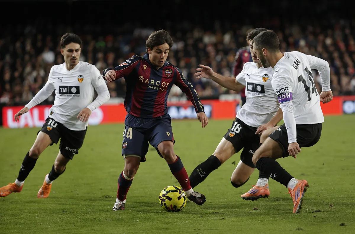 Валенсия взе с шедьовър градското дерби с Леванте в "Ла Лига"(ВИДЕО)